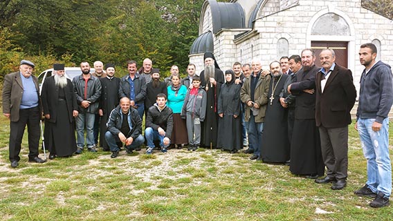 Преосвећени Епископ Јоаникије на празник Светог Јована Богослова служио Литургију у манастиру Сомина