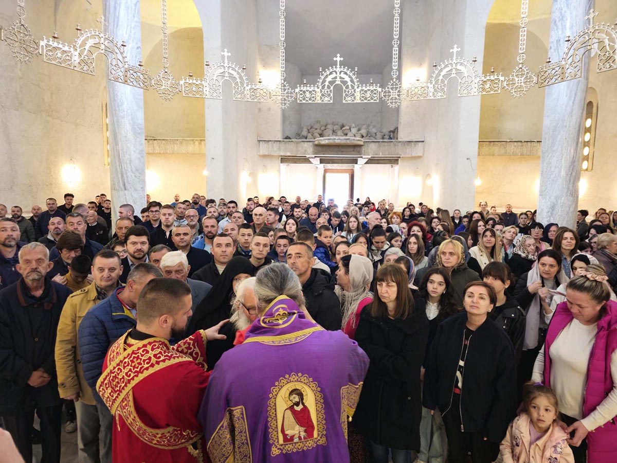 Епископ Методије на Велики четвртак богослужио у беранском Саборном храму