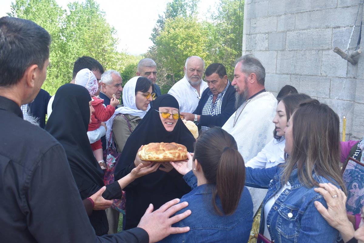 Прослављена храмовна слава цркве Светог Василија Острошког у Спили Граховској