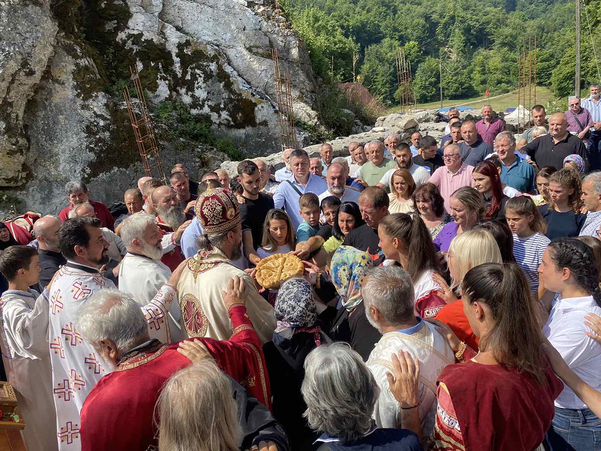 Прослављен Свети великомученик Пантелејмон, слава манастира Самограда