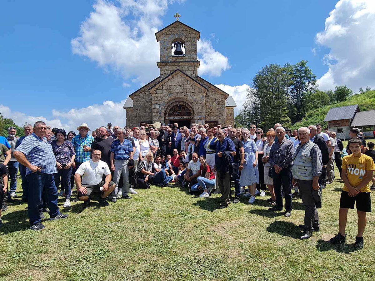 Видовданско молитвено сабрање не Буковој Пољани, богослужио Владика Методије