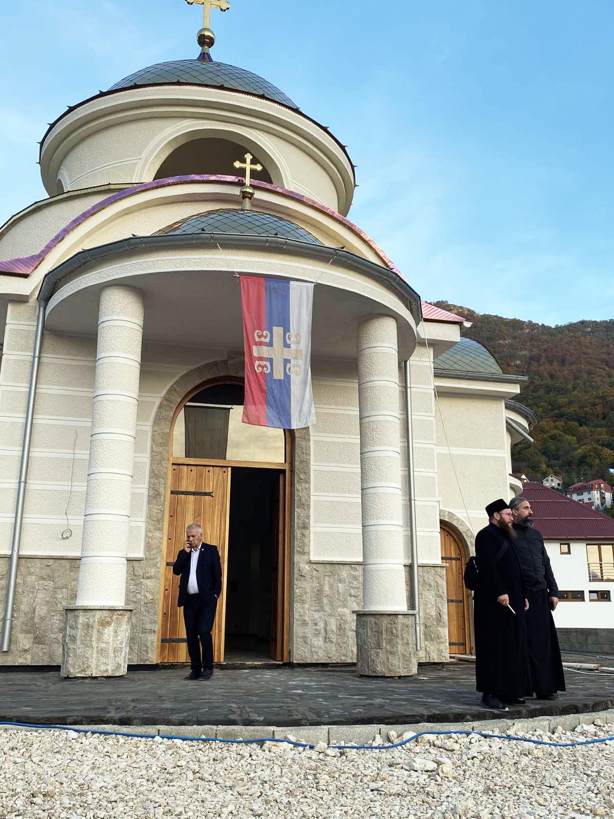 Епископ Методије посјетио саборни храм у Плужинама