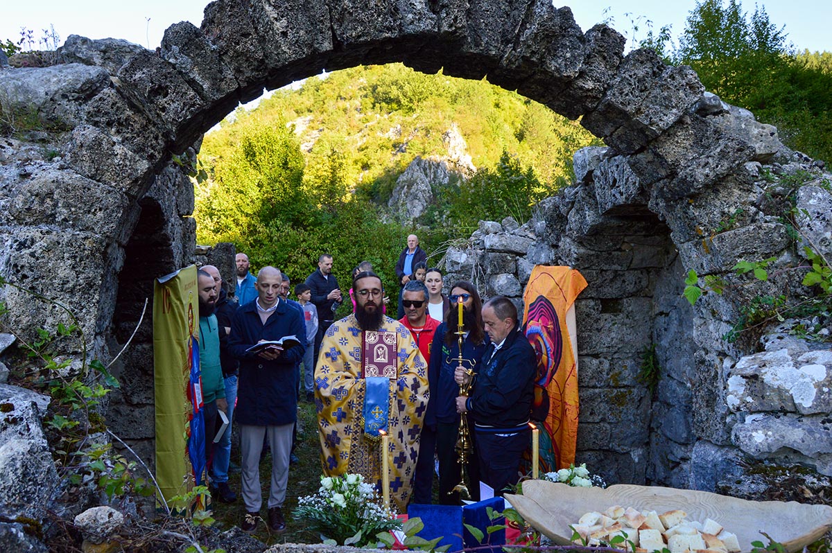 Света Литургија на црквишту у жупском селу Васиљевићи