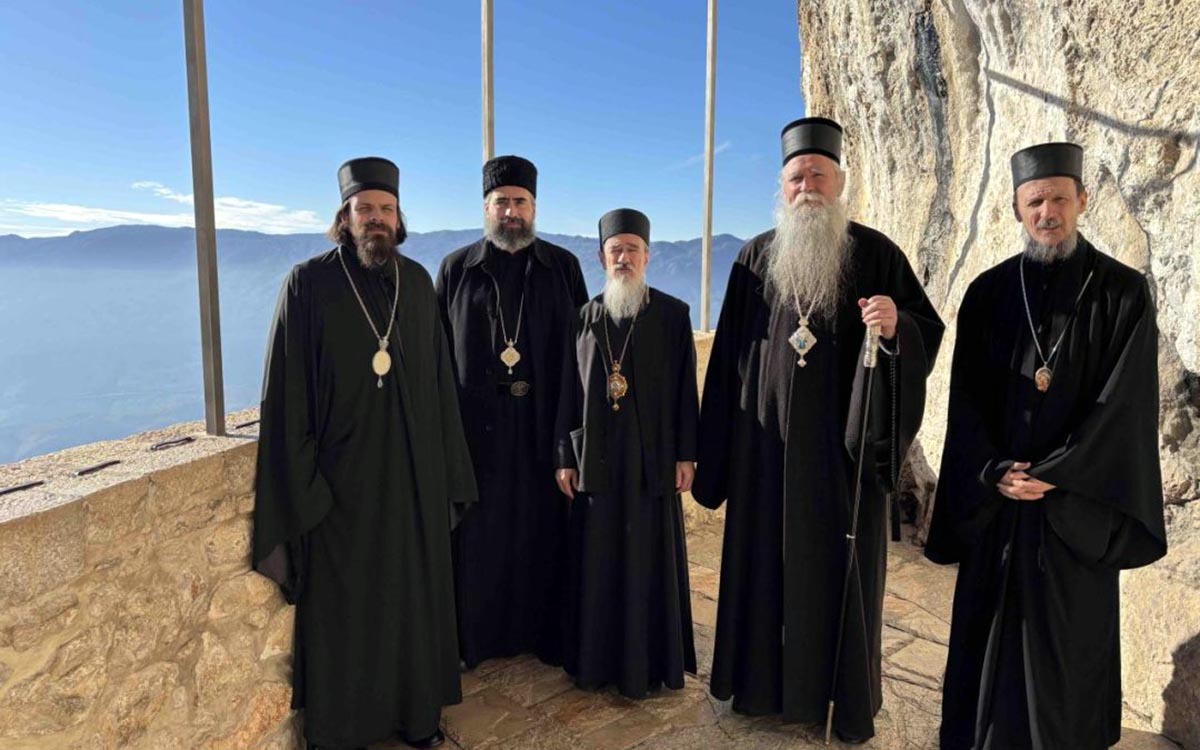 Братски сусрет архијереја у Острогу Братски сусрет архијереја у Острогу