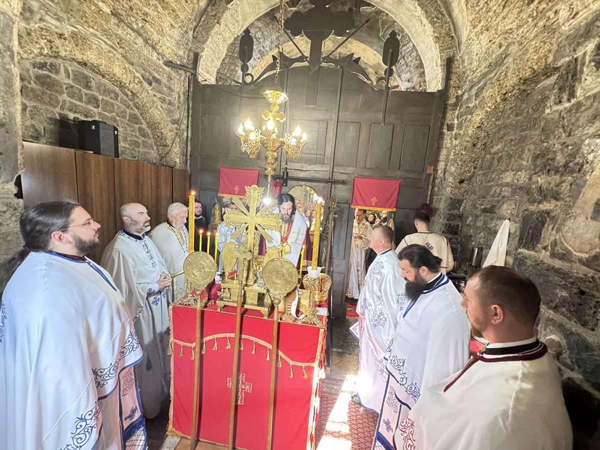 Архијерејска Литургија и литија, на Цвијети, у Бијелом Пољу