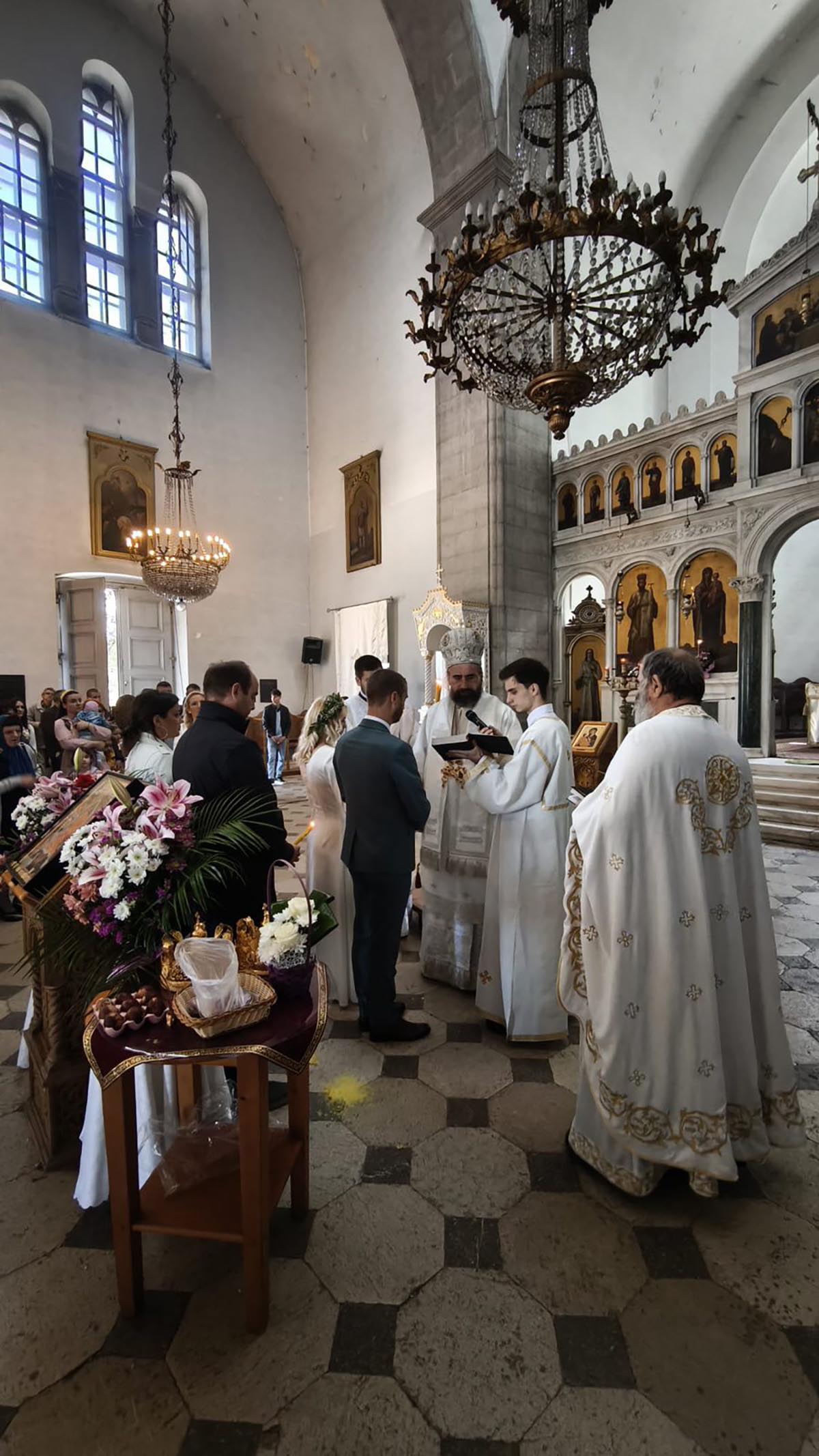 Литургија и вјенчање у никшићкој Саборној цркви Литургија и вјенчање у никшићкој Саборној цркви