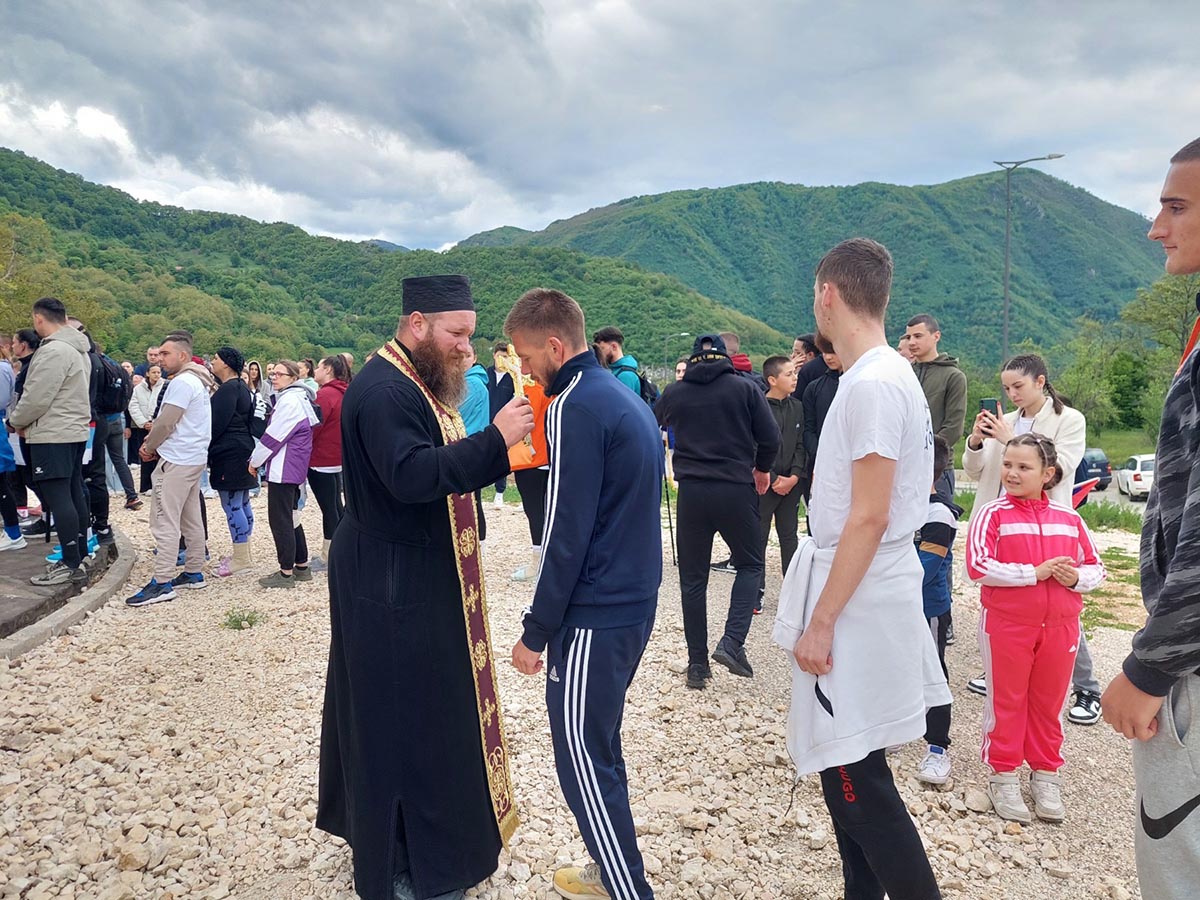 Фочаци и Пивљани заједно ходочасте ка манастиру Острог Фочаци и Пивљани заједно ходочасте ка манастиру Острог Фочаци и Пивљани заједно ходочасте ка манастиру Острог Фочаци и Пивљани заједно ходочасте ка манастиру Острог