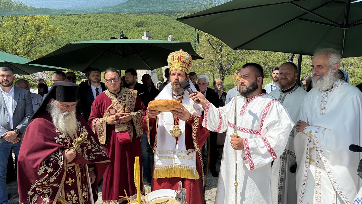 Владика Пајсије у Долима пивским Владика Пајсије у Долима пивским