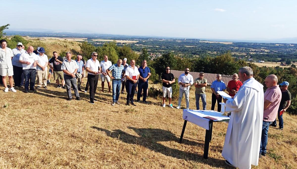 Угрожена специјална заштићена зона српског православног манастира Богородице Хвостанске код Истока