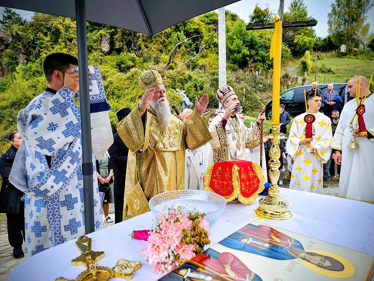 Митрополити Јоаникије и Методије освештали храм Светих Сергија и Вакха у Ђулићима код Андријевице
