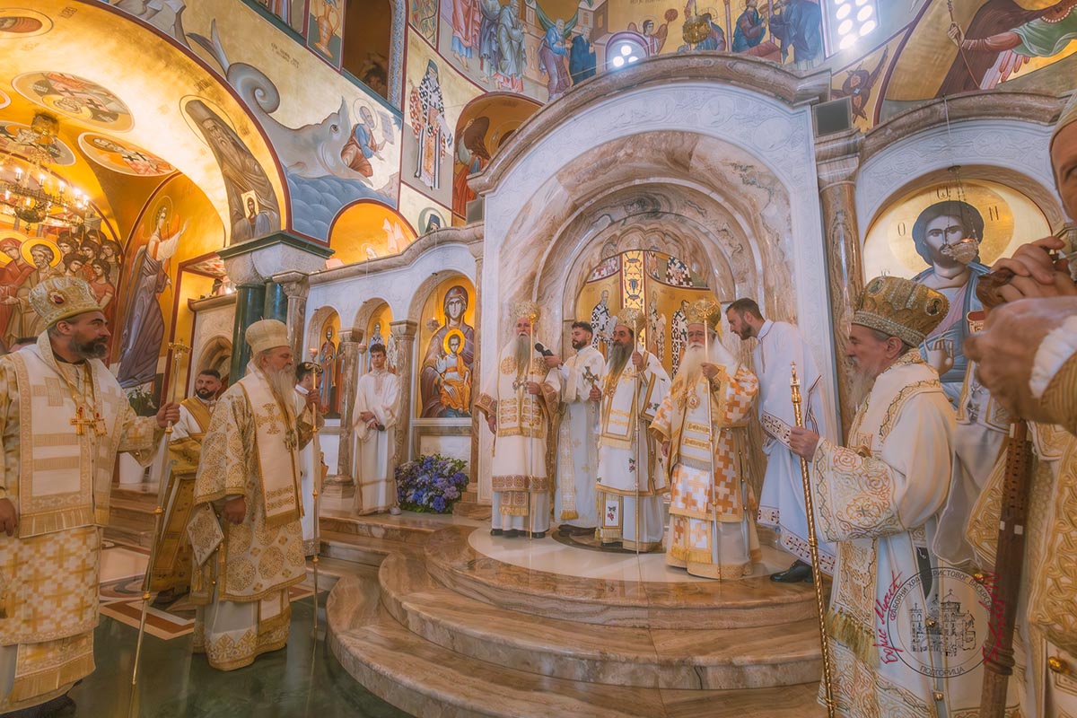 Света Архијерејска Литургија и петогодишњи помен блаженопочившем Митрополиту  Амфилохију