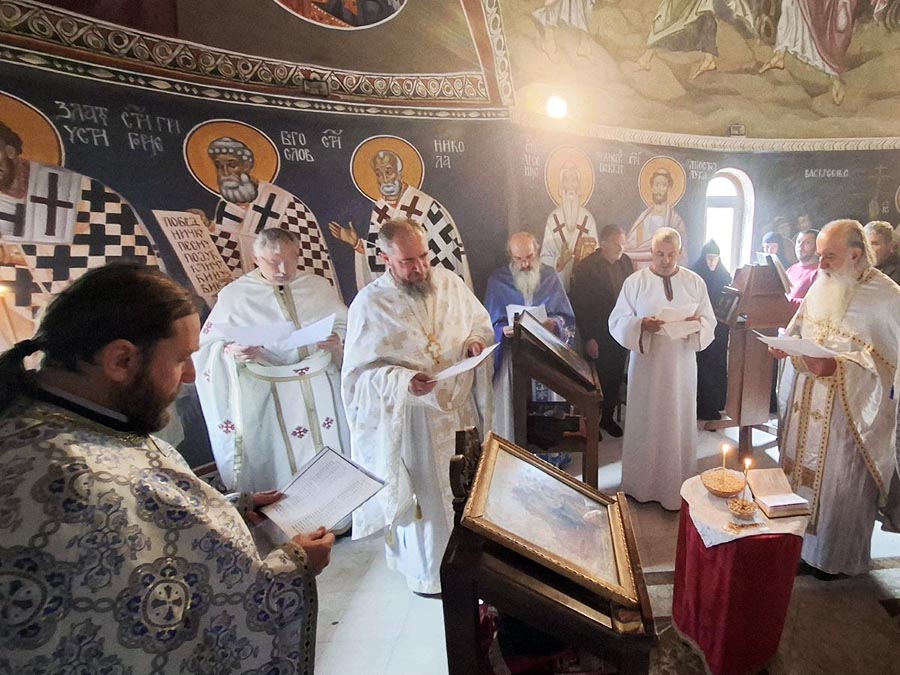 Света Литургија и помен припадницима Вучедолске бригаде у манастиру Косијерево