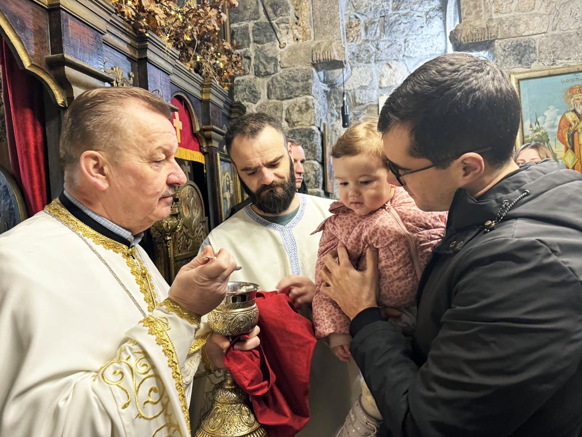 Литургија у цркви светих Апостола Петра и Павла у Бијелом Пољу