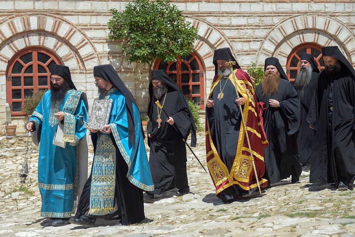 Епископ Исихије у посети манастиру Хиландару