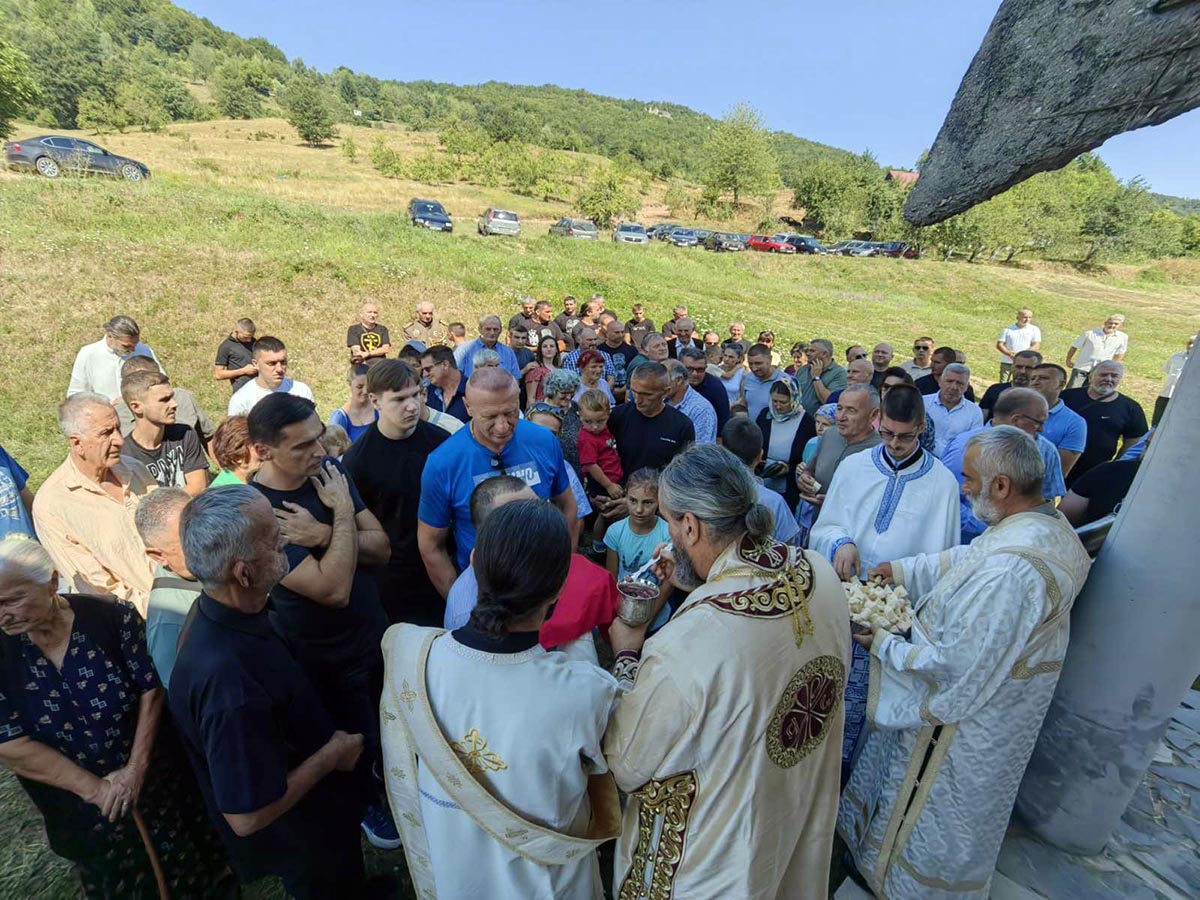 Архијерејска Литургија у Горњем Заостру