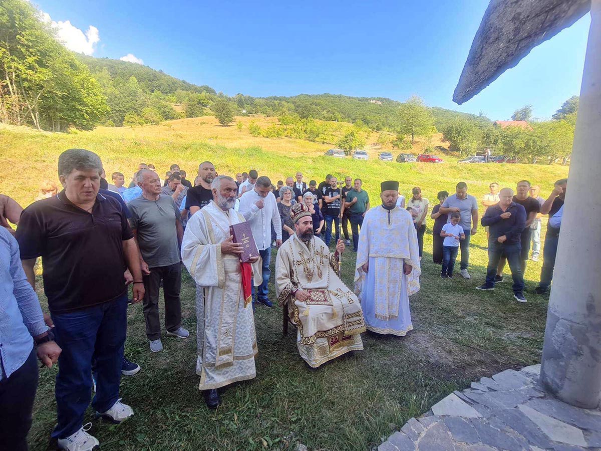 Архијерејска Литургија у Горњем Заостру