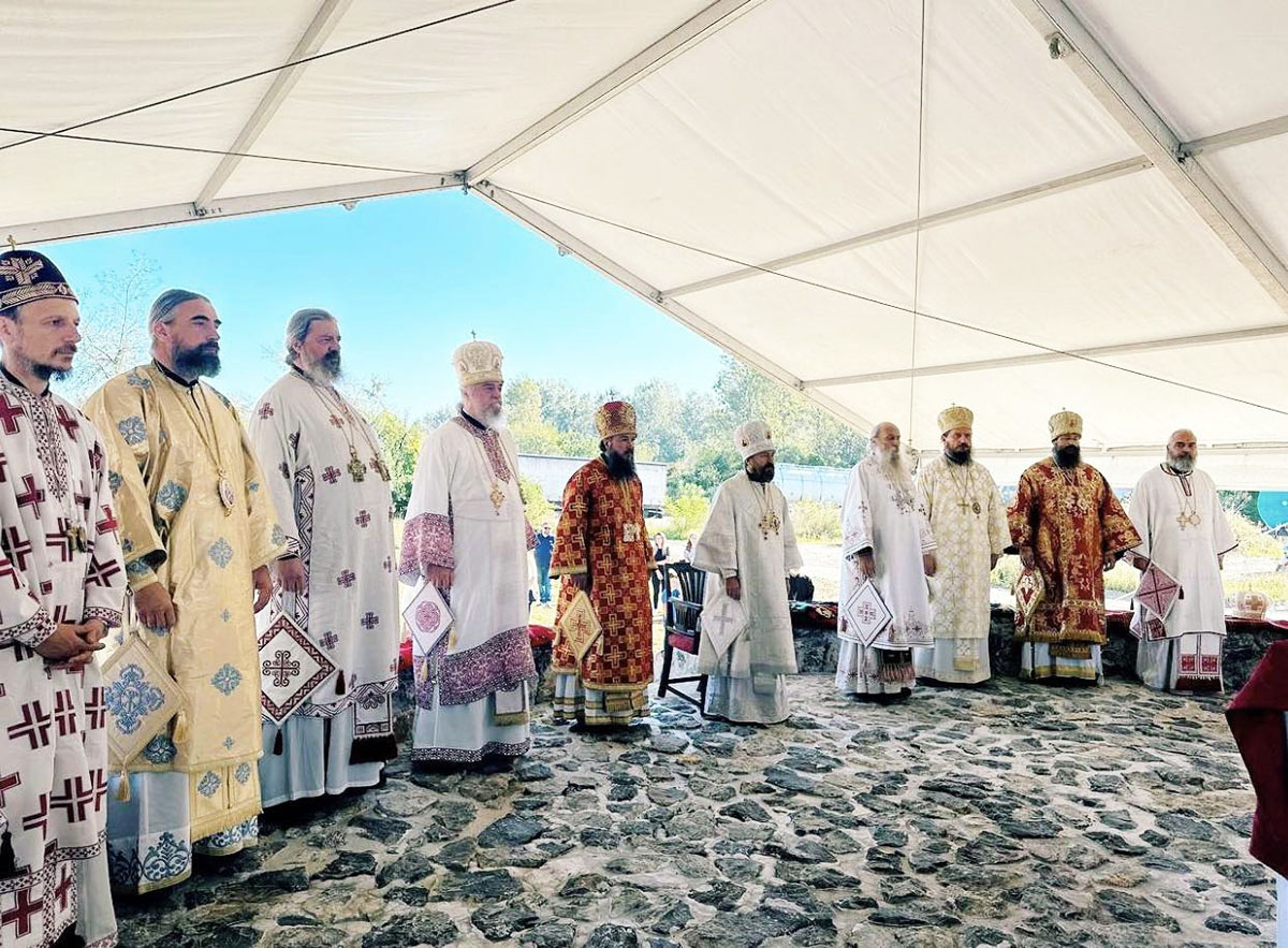 Литургијски прослављен празник Светих новомученика Јасеновачких (ФОТО/ВИДЕО)