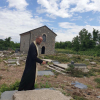 Оскрнављена српска православна црква код Пећи