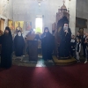 Епископ Јоаникије сабраном народу у манастиру Ђурђеви Ступови