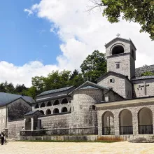 Митрополија црногорско-приморска: Позив на досљедну примјену закона, а против одмазде и насиља