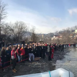 Бјелопољац Марко Дробњак први је допливао до Часног крста у ријеци Лим, на Сињавцу код Бијелог Поља