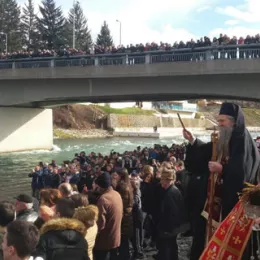 Богојављенско пливање у Беранама - до крста први Никола Кнежевић