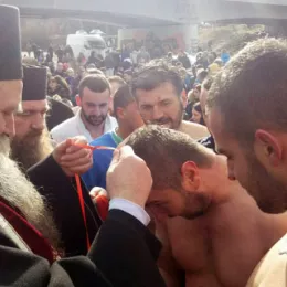 Богојављенско пливање у Беранама - до крста први Никола Кнежевић