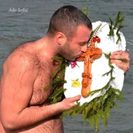 Богојављенско пливање у Беранама - до крста први Никола Кнежевић