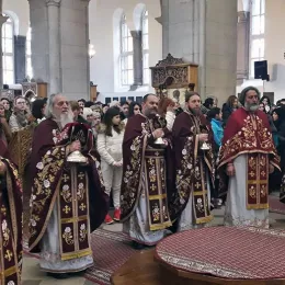 Епископ Јоаникије на Бадњи дан служио Литургију у никшићком Саборном храму
