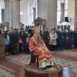 Епископ Јоаникије на Бадњи дан служио Литургију у никшићком Саборном храму