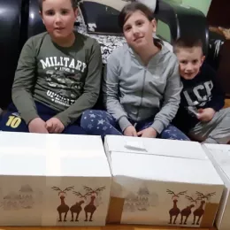 Хуманитарна акција „Дјеца за дјецу“ обрадовала малишане у Епархији будимљанско-никшићкој