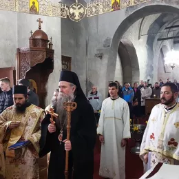 Епископ Јоаникије на Богојављење служио Литургију у Ђурђевим Ступовима