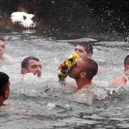 jan-2019-liturgija-i-plivanje-za-casni-krst-u-niksicu