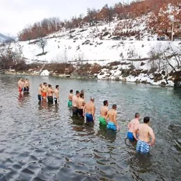 У Андријевици први пут организовано Богојављенско пливање: до крста први Вуко Губеринић