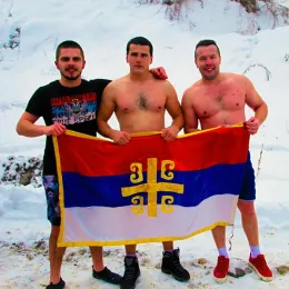 Милош први допливао до Крста