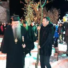 Да се мирбожамо, једни друге загрлимо, опростимо неспоразуме у име Рођења Христовог