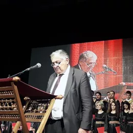 Творац симфоније између Цркве и државе