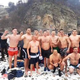 Богојављење у Бијелом Пољу прослављено Литургијом, литијом и пливањем за Часни крст