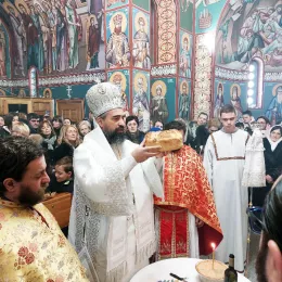 Епископ Методије на Божић бослужио у Саборном храму у Мојковцу