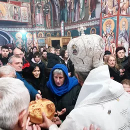 Епископ Методије на Божић бослужио у Саборном храму у Мојковцу