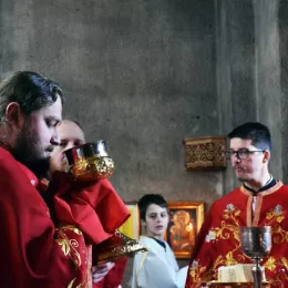 Свечано прослављено Богојављење у Беранама: Литургија и пливање за Часним крстом 