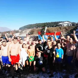 Свечано прослављено Богојављење у Беранама: Литургија и пливање за Часним крстом 