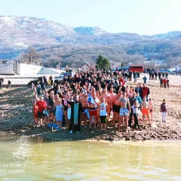 Пливање за Часним крстом на Богојављење, први пут, организовано у Плужинама