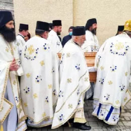 Патријарх Порфирије служио опело блаженопочившем епископу Лаврентију