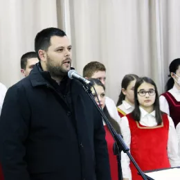 Изложба „Дјеца и млади у сусрет Божићу“ отворена у Никшићу