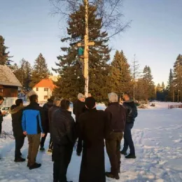 Постављен крст на мјесту будућег храма на Жабљаку (ФОТО)