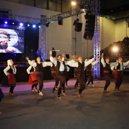 СВЕТОСАВСКУ АКАДЕМИЈУ ИСПРАТИЛО ВИШЕ ХИЉАДА ГРАЂАНА И ГОСТИЈУ