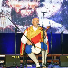 СВЕТОСАВСКУ АКАДЕМИЈУ ИСПРАТИЛО ВИШЕ ХИЉАДА ГРАЂАНА И ГОСТИЈУ