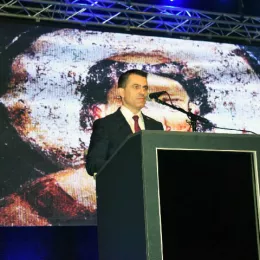 СВЕТОСАВСКУ АКАДЕМИЈУ ИСПРАТИЛО ВИШЕ ХИЉАДА ГРАЂАНА И ГОСТИЈУ