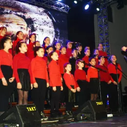 СВЕТОСАВСКУ АКАДЕМИЈУ ИСПРАТИЛО ВИШЕ ХИЉАДА ГРАЂАНА И ГОСТИЈУ